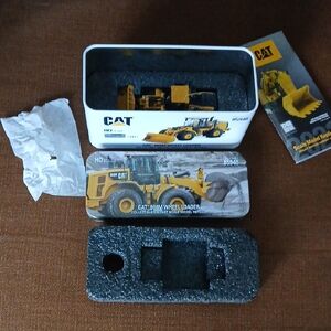 HO Scale CAT 966M Wheel Loader Diecast Model
